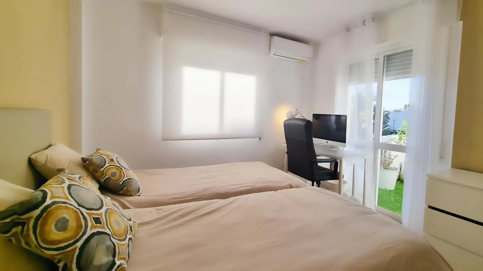 펜션 마르베야 4 Bed House With Pool Walk To Puerto Banus Fast Internet 빌라